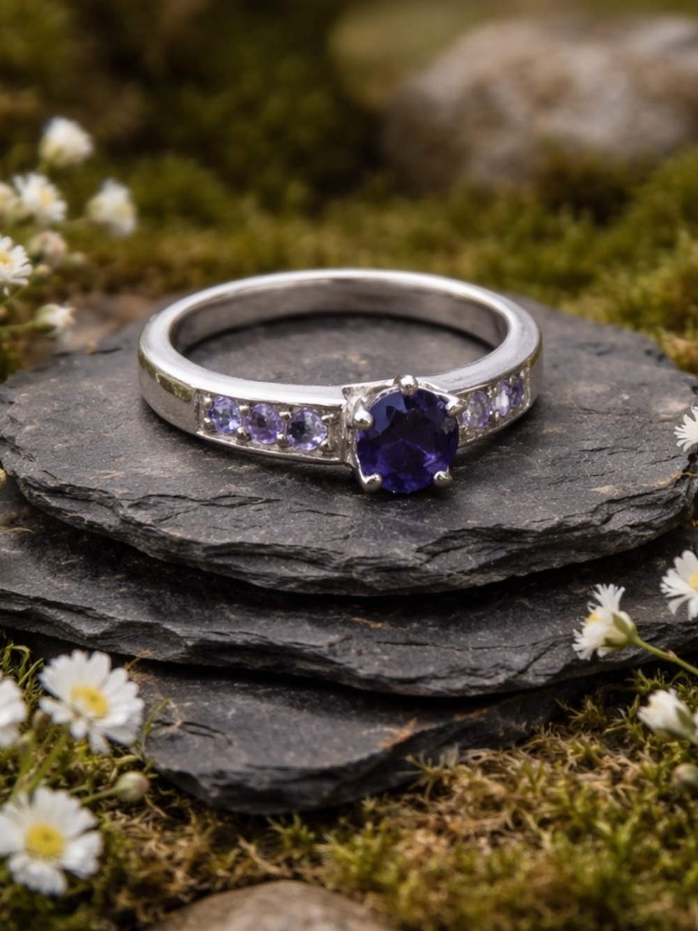 Amethyst & Iolite Ring - Picture 4 of 15